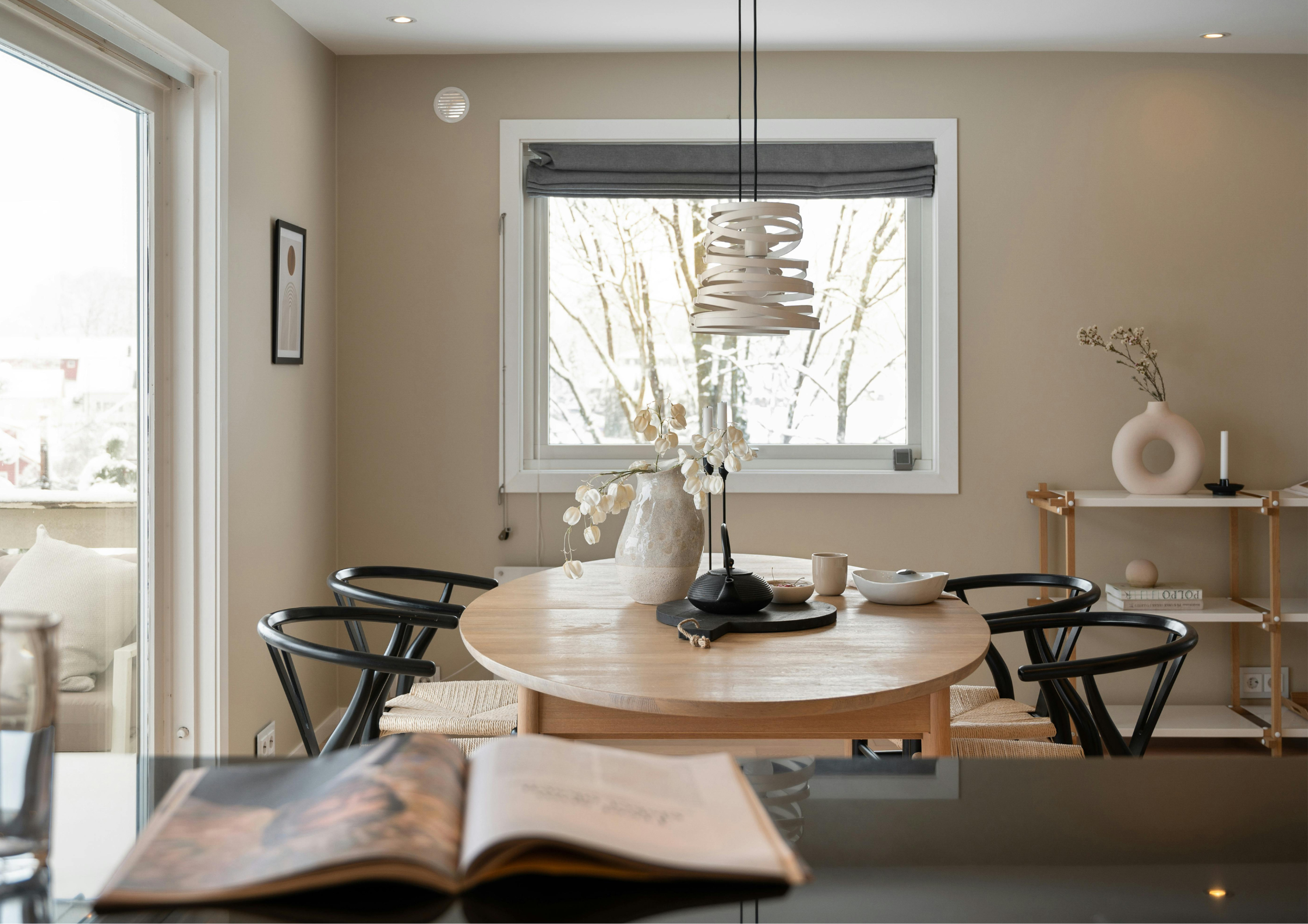 Black Closed Sign Landscape Poster (88)