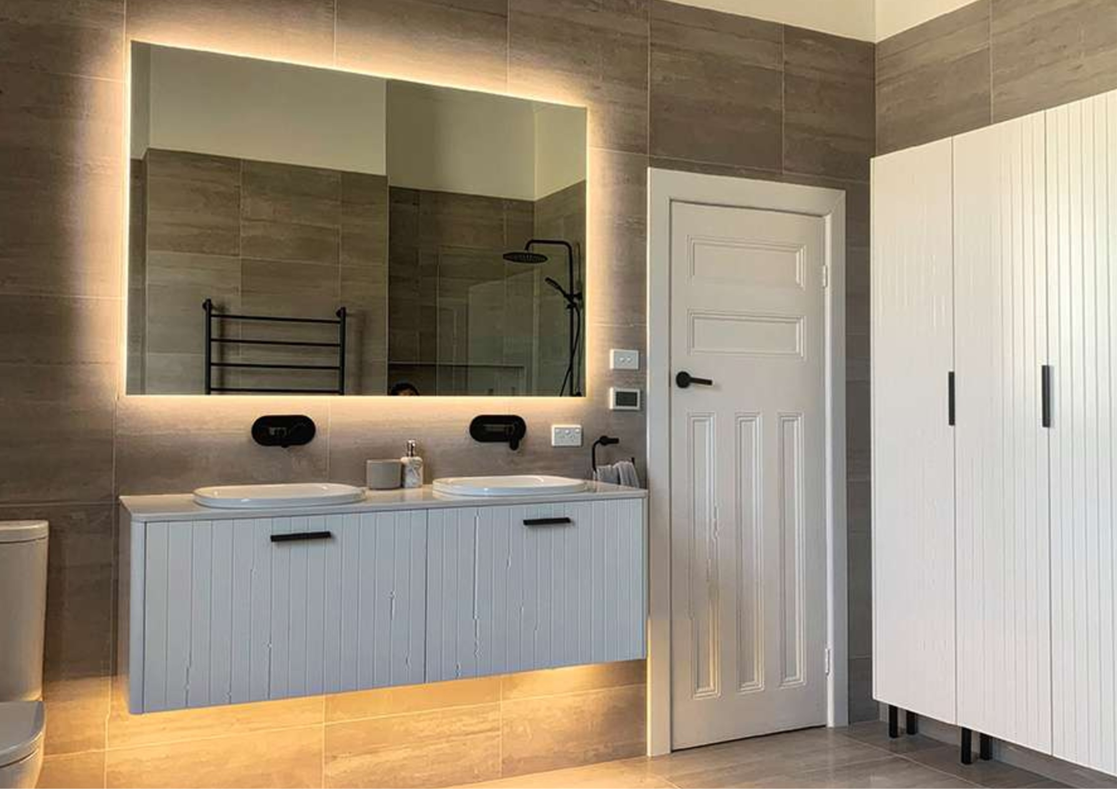 Black Closed Sign Landscape Poster (89)