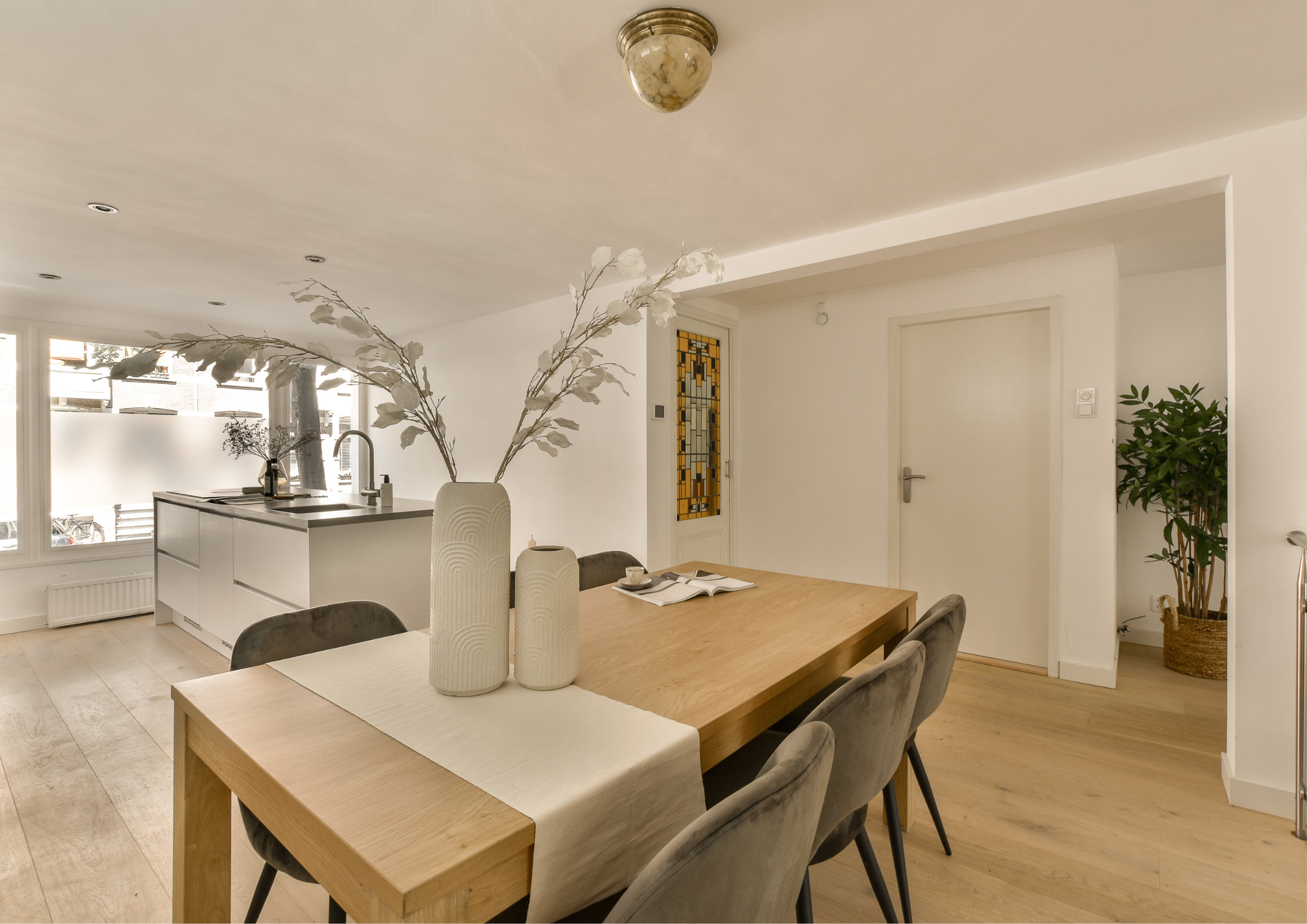 Black Closed Sign Landscape Poster (94)