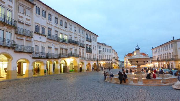 Évora