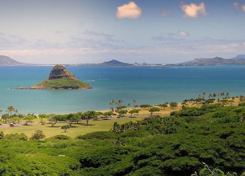 1200px-Chinamans_Hat_-_Oahu_Hawaii