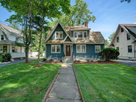 239OAKSTRIDGEWOODNJExterior Front 1 (1)