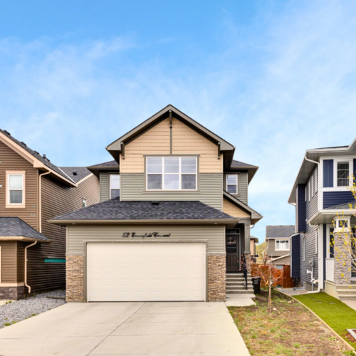 Sun-Filled Comfort & Family Function in the Heart of Evanston