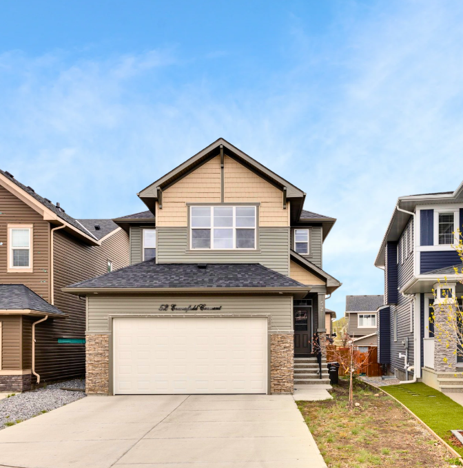 Sun-Filled Comfort & Family Function in the Heart …