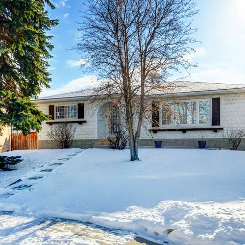 Spacious Bungalow on a Quiet Cul-De-Sac in Penbrooke Meadows