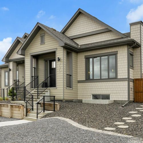Just Listed in Mahogany: Stylish Bungalow Living with Lake Community Lifestyle