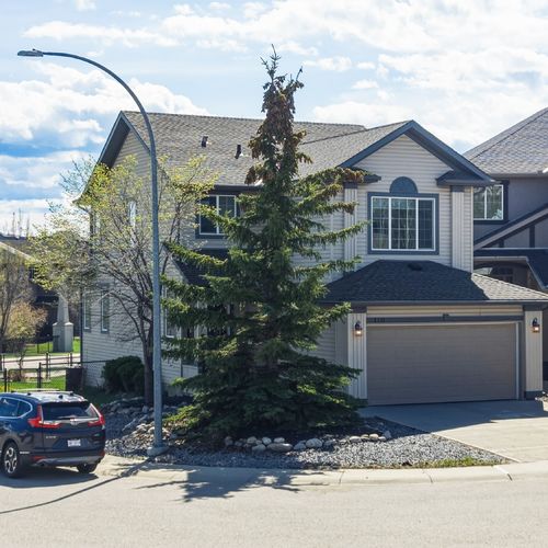 Just Listed in Tuscany: Fully Renovated Walkout Home Backing Onto Green Space