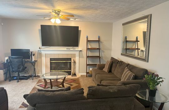 5993 Sycamore Forge Living Room