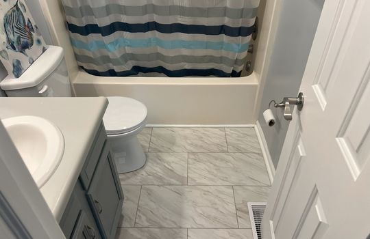 5993 Sycamore Forge Second Bathroom 3