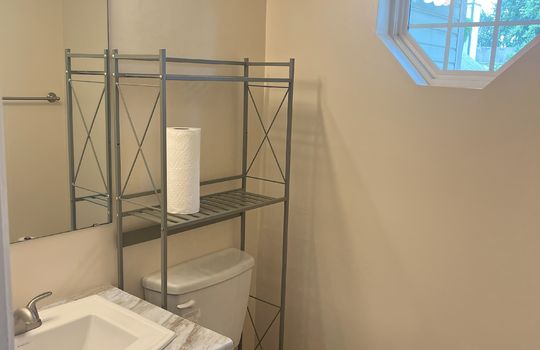 5993 Sycamore Forge downstairs Bathroom
