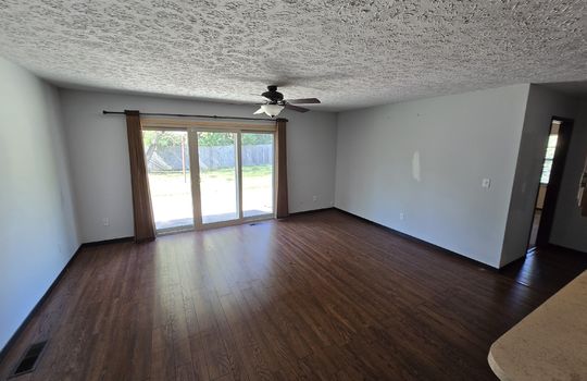 7924 Vineyard Living Room