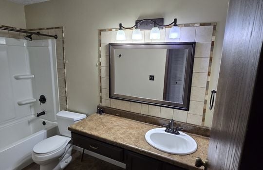 7924 Vineyard Spare bathRoom