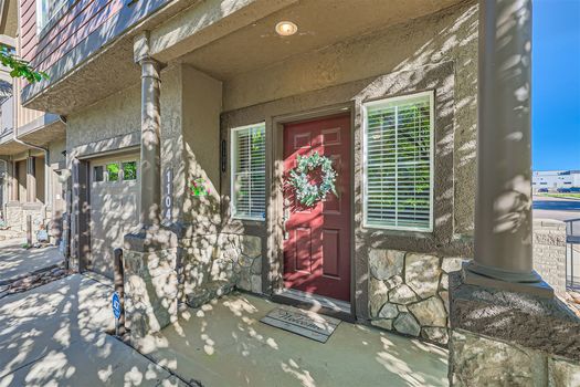 1104 Wisdom Heights &#8211; MLS Sized &#8211; 009 &#8211; 03 Exterior Front Entry