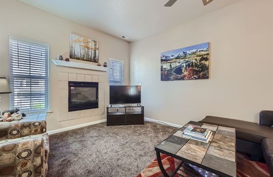 1104 Wisdom Heights &#8211; MLS Sized &#8211; 011 &#8211; 06 Living Room