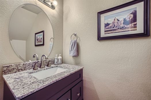 1104 Wisdom Heights &#8211; MLS Sized &#8211; 019 &#8211; 16 Powder Room