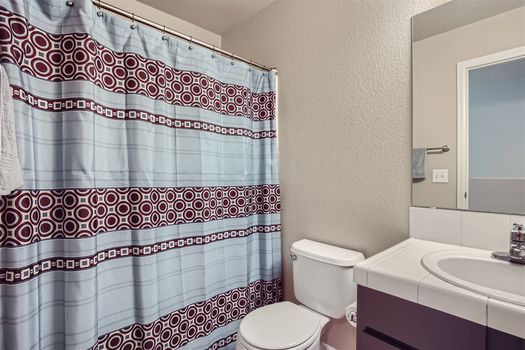 1104 Wisdom Heights &#8211; MLS Sized &#8211; 026 &#8211; 26 2nd Floor Bathroom