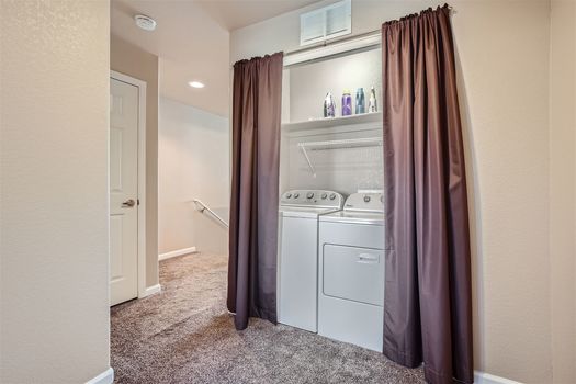 1104 Wisdom Heights &#8211; MLS Sized &#8211; 029 &#8211; 30 2nd Floor Laundry Room