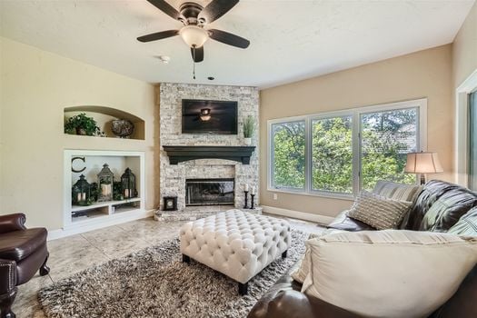 454 Silbrico Way – MLS Sized – 010 – 25 Family Room