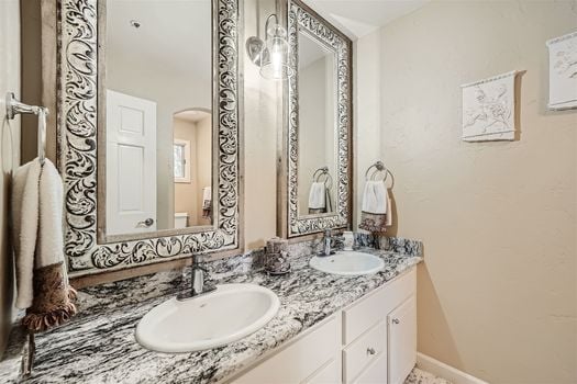 454 Silbrico Way – MLS Sized – 018 – 38 2nd Floor Bathroom