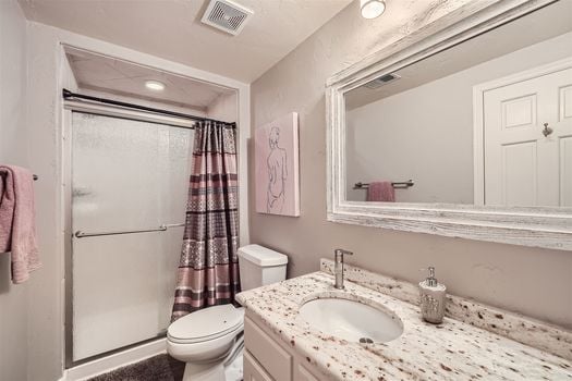 454 Silbrico Way – MLS Sized – 023 – 45 Lower Level Bathroom