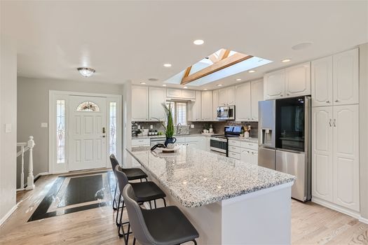 4875 Garden Trail – Web Quality – 013 – 11 Kitchen