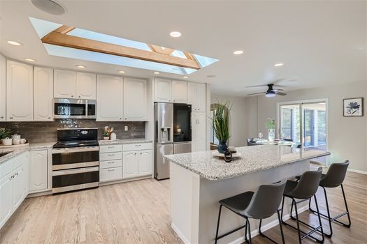 4875 Garden Trail – Web Quality – 014 – 12 Kitchen