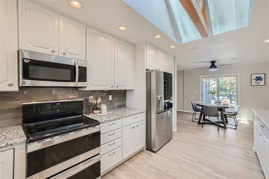 4875 Garden Trail – Web Quality – 015 – 13 Kitchen