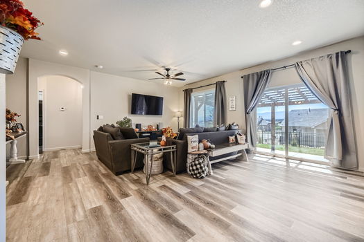 3568 Saddle Dr &#8211; MLS Sized &#8211; 005 &#8211; 07 Living Room