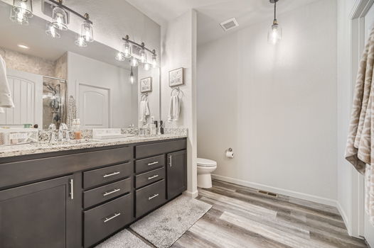 3568 Saddle Dr &#8211; MLS Sized &#8211; 016 &#8211; 19 Primary Bathroom