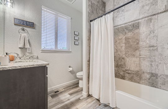 3568 Saddle Dr &#8211; MLS Sized &#8211; 020 &#8211; 26 Bathroom