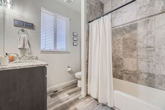 3568 Saddle Dr &#8211; MLS Sized &#8211; 020 &#8211; 26 Bathroom
