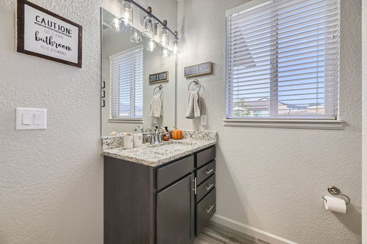 3568 Saddle Dr &#8211; MLS Sized &#8211; 021 &#8211; 27 Bathroom