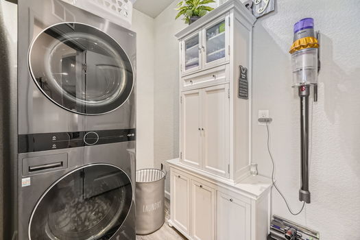 3568 Saddle Dr &#8211; MLS Sized &#8211; 022 &#8211; 28 Laundry Room