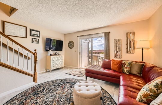 2186 Giltshire Drive - MLS Sized - 003 - 04 Living Room