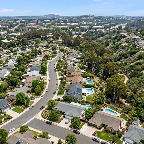 A Downsizing Checklist for Aging Parents in University City, San Diego