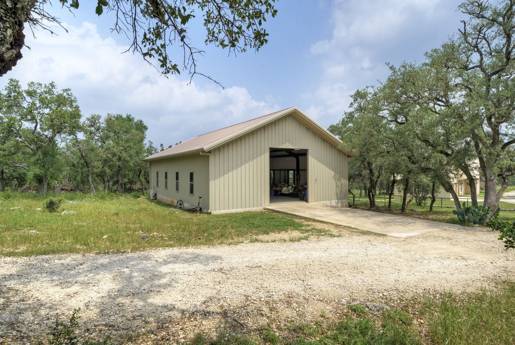 equestrian real estate austin, texas