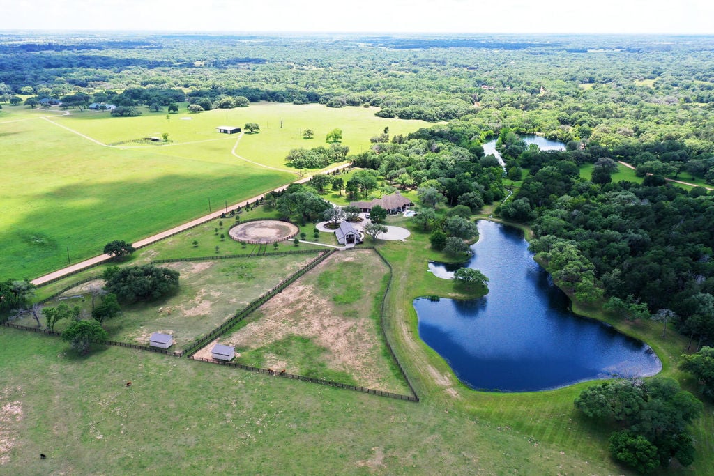 equestrian real estate austin, texas