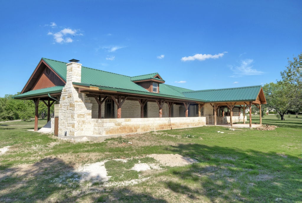 equestrian real estate austin, texas