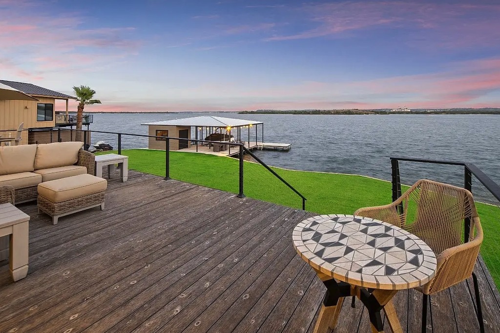 Austin Waterfront Living