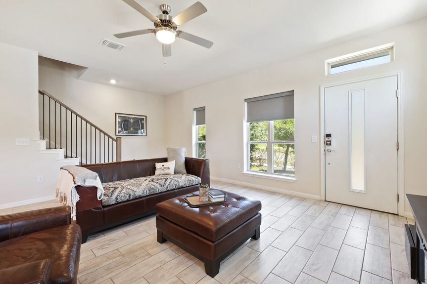 004-447108-5813 Charles Merle Dr004_12650935