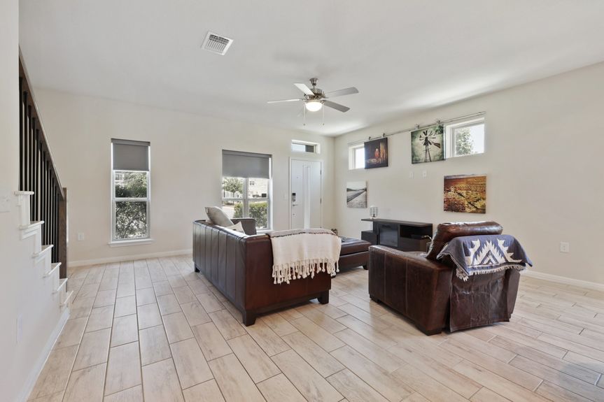 008-447108-5813 Charles Merle Dr008_12650946