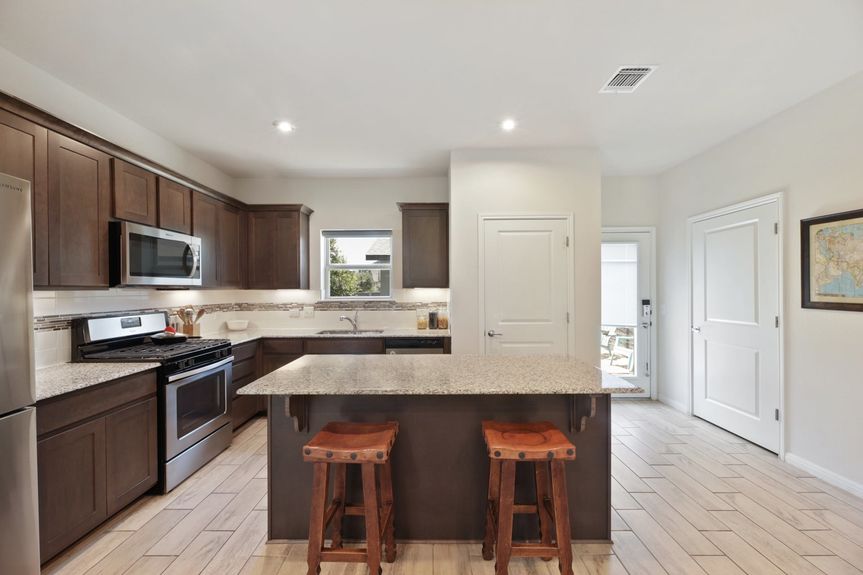 009-447108-5813 Charles Merle Dr009_12650948