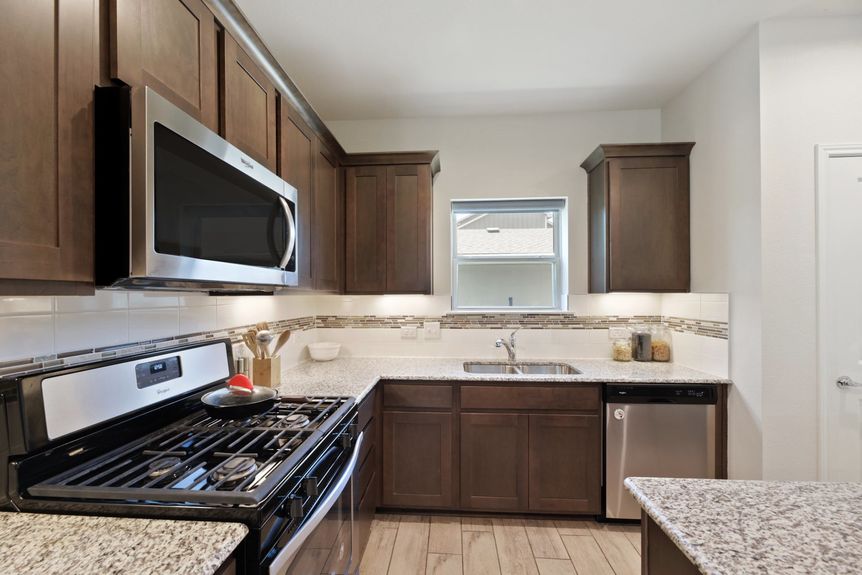 011-447108-5813 Charles Merle Dr011_12650953