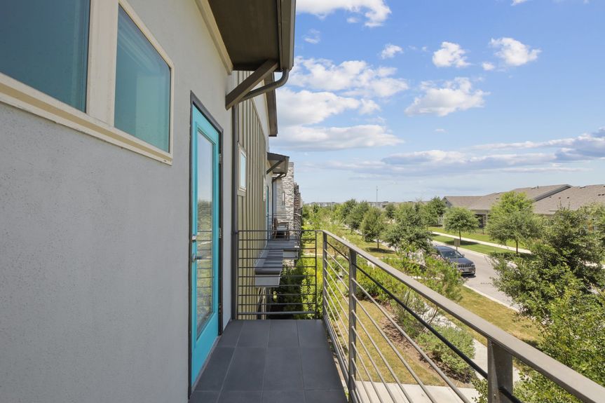 015-447108-5813 Charles Merle Dr015_12650963