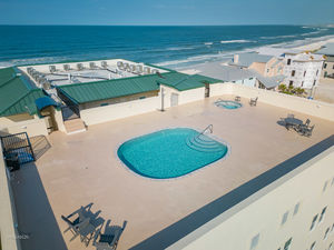 Rooftop pool and jacuzzi hot tub at The Vue condo