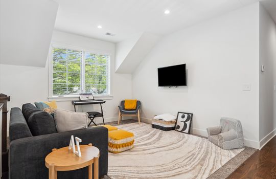 38-8023 Wenonga Rd
