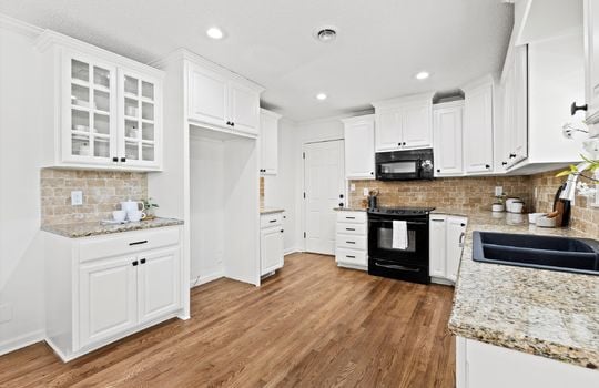 09-3811 W 98th St