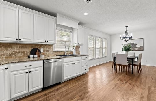 11-3811 W 98th St