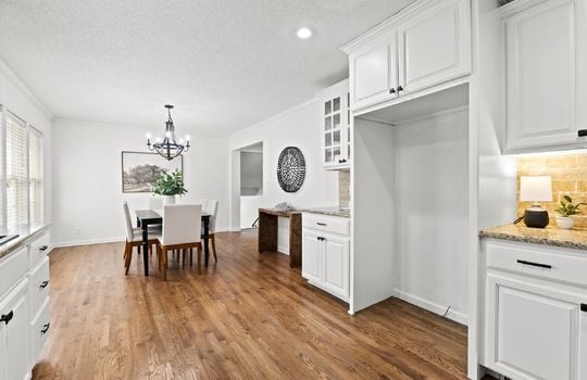 12-3811 W 98th St