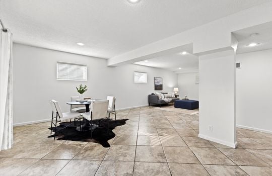 24-3811 W 98th St